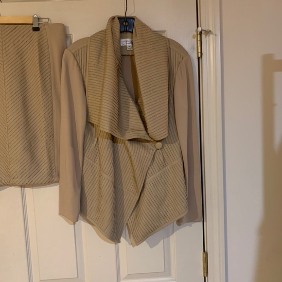 Colleen Lopez Tan Skirt Suit sz M - Picture 2 of 10